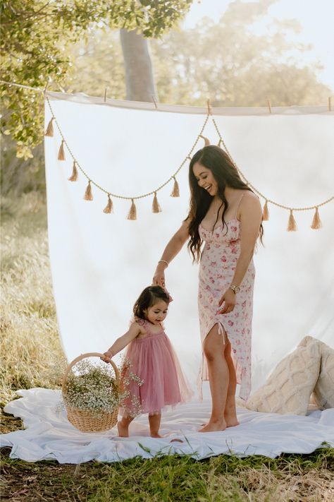 Mothers Day Mini Session Mother’s Day Baby Photoshoot Diy, Mother’s Day Mini Outside, Mother Days Photoshoot Ideas, Mother’s Day Photo Shoot Diy, Mother’s Day Minis Outdoor, Mother Daughter Picnic Photoshoot, Boho Mothers Day Photoshoot, Outdoor Mothers Day Photoshoot, Mommy And Me Picnic Photo Shoot