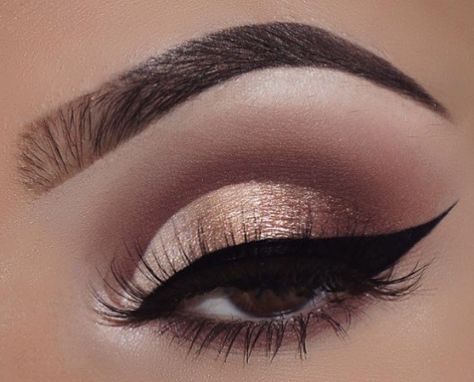 Semi Cut Crease, Pretty Eye Makeup, Eye Makeup Designs, Gold Makeup, Makeup Eye Looks, Gold Eyes, Makeup Goals, Makeup Designs, Cut Crease