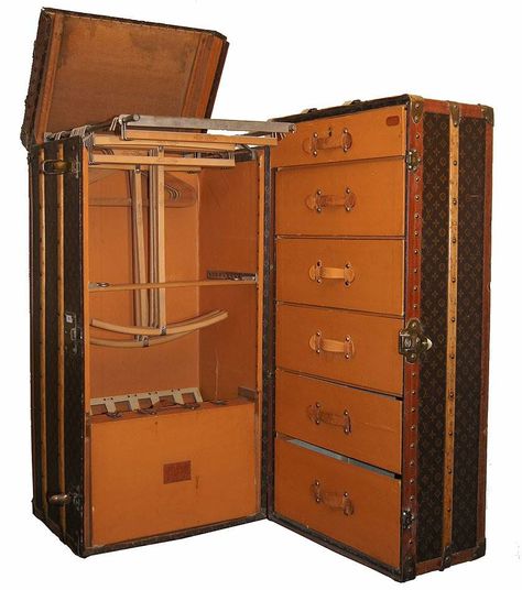 A set of Louis Vuitton Luggage or a steamer trunk like this one. Luxury travel as it used to be! Imagine what the airlines would say now? :) Louis Vuitton Luggage Set, Lv Trunk, Louis Vuitton Suitcase, Luggage Vintage, Vignette Design, Louis Vuitton Paris, Louis Vuitton Trunk, Louis Vuitton Luggage, Campaign Furniture