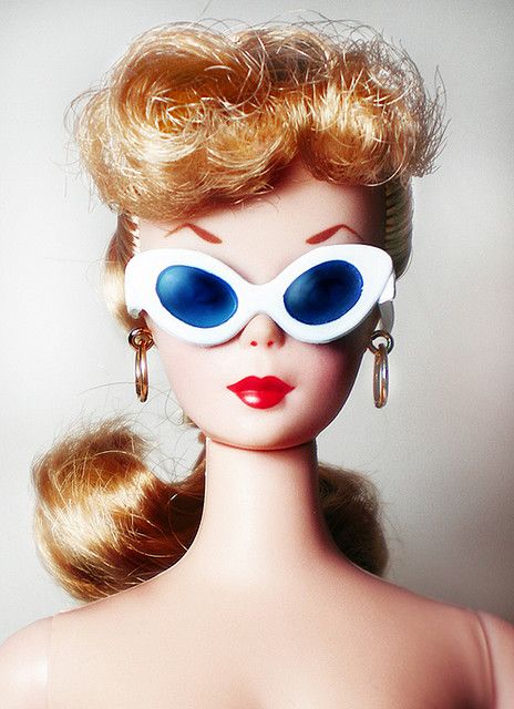 1959 repro Barbie. Photo by retales botijero on Flickr. Blonde Ponytail, 강아지 그림, Im A Barbie Girl, Hur Man Målar, Barbie I, Vintage Barbie Dolls, Barbie Friends, Barbie Movies, Barbie Collection