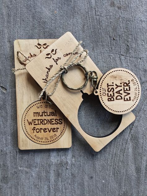 Wood Souvenir Ideas, Wood Souvenir, Diy Laser Engraver, Wood Laser Ideas, Laser Cut Plywood, Wedding Souvenir, Laser Cut Wood Crafts, Laser Engraved Gifts, Bridal Party Favors