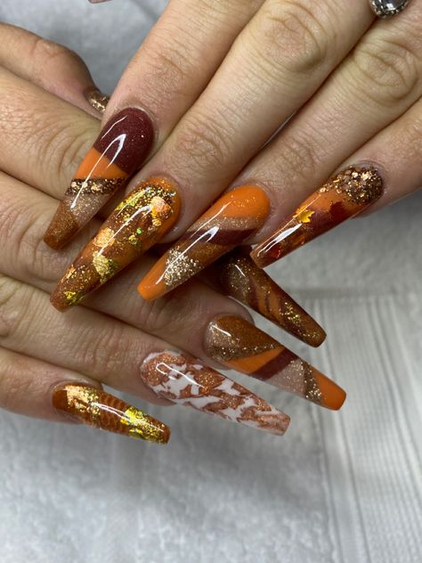 Orange Autumn Nails, Nails Fall Leaves, Nails Orange And Black, Oct Nails, Otoño Nails, Channel Nails, Fall Acrylic, Nails Orange, Orange Nail Designs