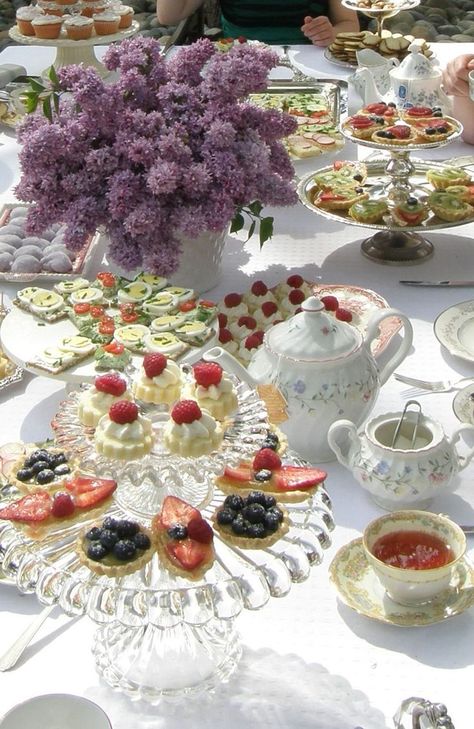 * Spring Brunch Party, Garden Party Recipes, English Afternoon Tea, Tea Display, Tea Ideas, High Tea Party, Spring Brunch, Tea Party Food, Afternoon Tea Parties