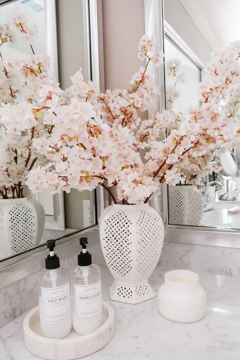 Pretty Bathroom Organization Bathroom Vase Decor Ideas, Spa Vanity, Chic Bathroom Decor, Pink Bathroom Decor, Plastic Drawer Organizer, Bathroom Candles, Big Vases, New House Bathroom, Pretty Bathrooms