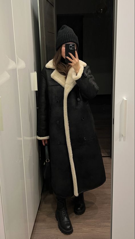 Coat Winter Outfit, Fashion Terminology, Chic Dressing, Cold Outfits, Sheepskin Coat, Coat Winter, Hijabi Fashion, Shearling Coat, Modest Fashion Outfits