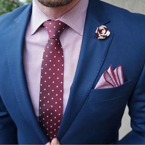 Blue Suit Pink Tie, Terno Slim, Style Gentleman, Suit Combinations, Blue Suit Men, Mens Fashion Work, Mens Fashion Blazer, Men With Street Style, Navy Blue Suit