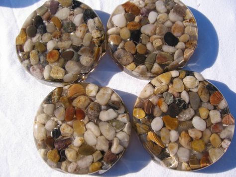 Rock Coasters, Beach Rocks Crafts, River Stones Crafts, River Rock Crafts, Diy River Rock, Rock Crafts Diy, Diy Resin Table, Cute Coasters, There's No Place Like Home