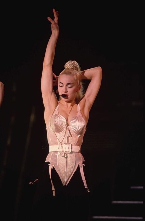 Madonna Hair, Madonna Body, Madonna Costume, Madonna Concert, 90s Concert, Madonna 90s, Madonna Photos, Blonde Ambition, Famous Portraits