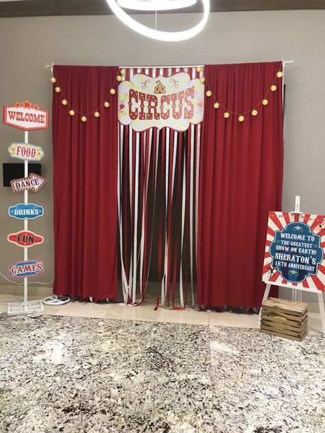 Carnival Themes Decoration, Carnival Photo Booth Backdrop, Diy Circus Photo Backdrop, Fall Carnival Decorations Ideas, Circus Theme Photo Booth, Circus Office Decoration, Carnival Office Decorations, Carnival Room Decor, Circus Theme Dramatic Play