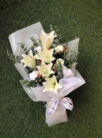 Sympathy Bouquets, Birthday Flower Delivery, Condolence Flowers, Flower Types, Online Florist, Flower Delivery Service, Melaka, Same Day Flower Delivery, Floral Shop