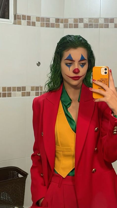 2019 Joker Costume, Joker For Halloween, Woman's Joker Costume, Prom Night Halloween Costume, Joker 2019 Costume, Red Joker Costume, Halloween Costume Ideas Clown, Joker Aesthetic Outfit, Holloween Costume Ideas Joker