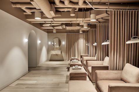 T.D.C: Holism Retreat by Studio Tate Sofitel Hotel, Timber Shelves, Spa Interior, Australian Interior Design, Interior Design Awards, Curved Walls, Beauty Center, Led Light Therapy, Painted Ceiling