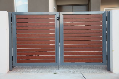 Gate with Western Red Cedar Slats & Fame in Notre Dame | Martinique Mews - Simply Slat Fencing Gate Colour Ideas, Modern Gates Driveway, Slat Fencing, House Front Wall Design, House Fence, House Main Door, Home Gate Design, Gate Wall Design, Gate Designs Modern