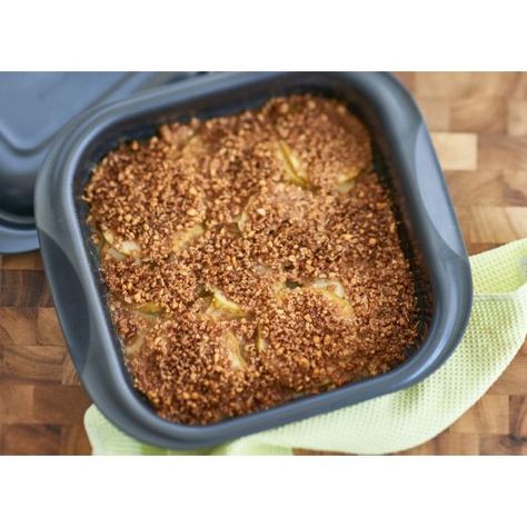 UltraPro Apple Crisp is the ultimate combination of sweet and crunchy. With a dash of our Cinnamon-Vanilla Seasoning, this treat will be on your family’s list of feel-go Microwave Apples, Diy Cinnamon, Tupperware Recipes, Easy Starters, Apple Crisp Recipe, Food Slicer, Apple Crisp Recipes, Crisp Recipe, Seasoning Blend