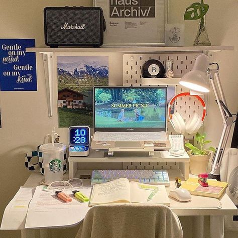 Dream Desk, Study Desk Decor, Desk Inspo, Desk Makeover, Study Room Decor, Room Desk, Gaming Room Setup, Pretty Room, Dreamy Room