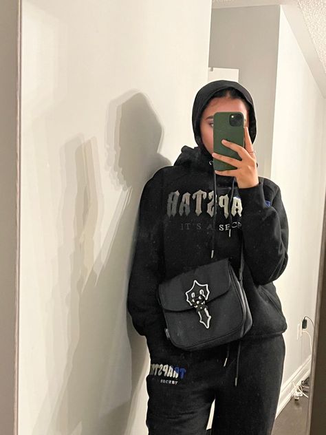 Uk Hijabi Drip, Hijabi Tracksuit Outfit, Trapstar Bag Outfit, Trapstar Tracksuit Women, Black Women Tracksuit, Trapstar Girl, Trapstar Aesthetic, Ikea Under Bed Storage, Tracksuit Outfit Ideas