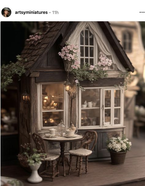 Doll House Aesthetic, Christmas Diorama Ideas, Dollhouse Interior Ideas, Doll House Ideas, Arts And Crafts Interior Design, Room Box Miniatures, Dolls House Shop, Diy House Plans, Pottery Houses