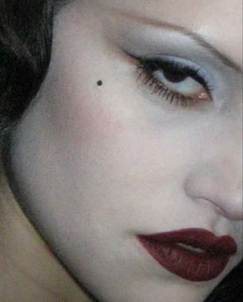 Maquillage Goth, Vampire Makeup, Romantic Goth, Make Up Inspo, Goth Makeup, Mode Inspo, Pretty Makeup, Artistry Makeup, Cute Makeup