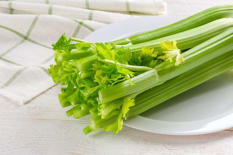 How to Store Celery So It Stays Fresh and Crisp Store Celery, How To Freeze Celery, How To Store Celery, Benefits Of Celery, Misfits Market, Entertaining Dinner, Farm Fresh Recipes, Green Juice Recipes, Types Of Vegetables