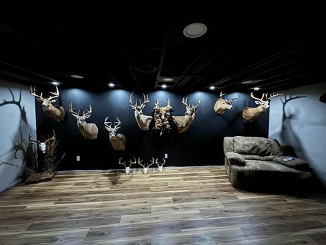 Hunting Mancave Ideas, Hunting Man Caves, Hunting Rooms, Hunting Man Cave Ideas, Hunting Room Ideas, Deer Mounts In Living Room, Trophy Rooms Hunting, Hunting Room Ideas Man Caves, Hunting Room Design