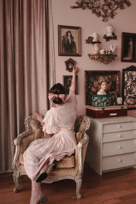 Batman Mansion, Blush Velvet Curtains, Keiko Lynn, Old Portraits, Vintage Room Decor, Old Room, Cottage Core Aesthetic, Vintage Bedroom, Vintage Room