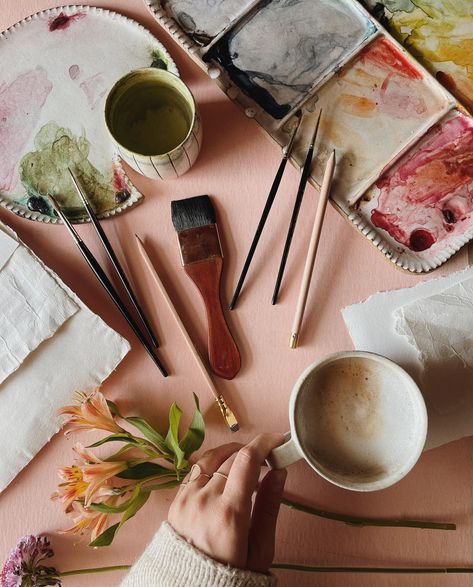 On Saturday, June 29th I’m going to be hosting an in person watercolor workshop here in my hometown, Albuquerque, New Mexico. During this class I’ll walk you through how I create a watercolor arrangement from life! We will have tons of time to practice watercolor techniques together, get our arrangements just so, drink coffee and snacks, and paint flowers together! I’ll be demonstrating my process for you, and then offering help and advice to you as you paint It will be hosted at the beautif... Art Supply Flat Lay, Painter Aesthetics, Person Watercolor, Practice Watercolor, Coffee And Snacks, Ceramic Palette, Studio Painting, Artist Portrait, Watercolor Workshop