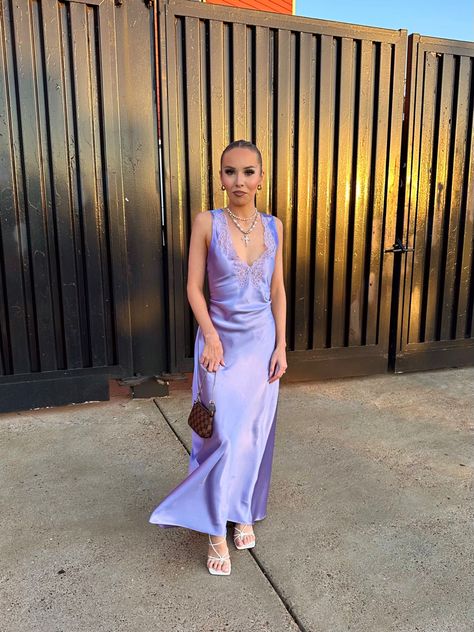 Lavender purple satin long maxi dress outfit with strappy white heels, chic outfit inspo ideas Lavender Slip Dress Outfit, Long Maxi Dress Outfits, Silk Dress Aesthetic, Lavender Silk Dress, Lavender Satin Dress, Heels Outfits Dress, Lavender Heels, Purple Silk Dress, Slip Dress Outfit