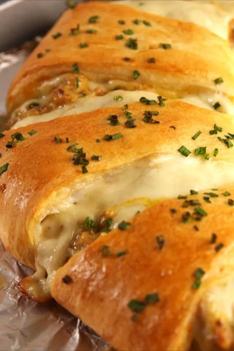 Using Crescent Rolls, Pillsbury Crescent Roll Recipes, Crescent Roll Recipes Dinner, Recipes Using Crescent Rolls, Cream Cheese Crescent Rolls, Cheese Crescent Rolls, Crescent Recipes, Hissy Fit, Crescent Roll Recipes