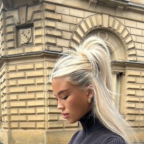 EVE KELLY on Instagram: "Showing off my new hair @shade_mcr @jaybowen_" Platinum Blonde Hair Bangs, Blond Hair 2024, Blonde Punk Hair, Delaney Childs Hair, Fall Hair Styles 2024, Blonde Hair With Black Peekaboos, Eve Kelly, Blonde Hair With Color, Blonde Inspo Hair