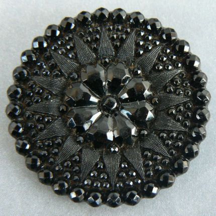 19th century black glass button. Based on Queen Victoria's penchant. Victorian Buttons, Black Jet, Love Learning, Types Of Buttons, Antique Buttons, Button Art, Button Jewelry, Arte Popular, Button Crafts