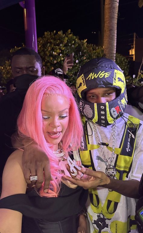 Rihanna And Asap Rocky, Rihanna 2000's, Rihanna And Asap, Asap Rocky Rihanna, Workout Wallpaper, Beach Breakfast, Breakfast Birthday, Nature Nails, Quotes Workout