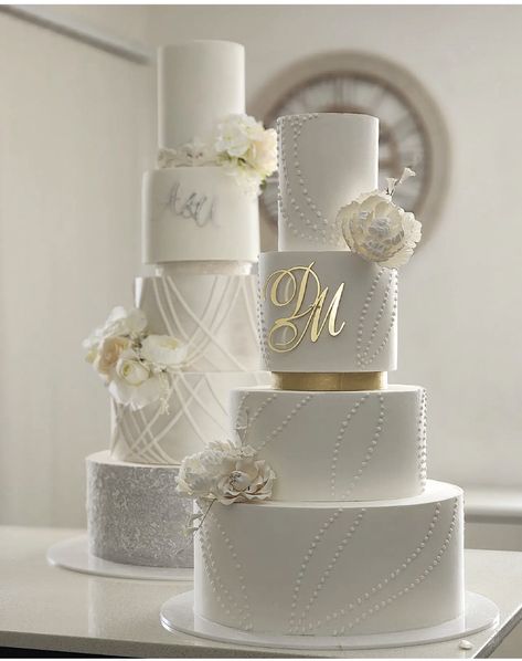 Glamorous Wedding Cakes, Wedding Cake Designs Elegant, Wedding Cake With Flowers, White And Gold Wedding Cake, Fancy Wedding Cakes, White And Gold Wedding, Cake With Flowers, Fondant Cake Designs, Big Wedding Cakes