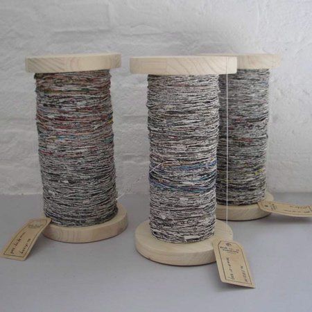 Make Your Own Newspaper, Modern Haken, Spools Of Thread, Recycle Newspaper, Spinning Yarn, Newspaper Crafts, Upcycle Recycle, Old Newspaper, Recycled Crafts