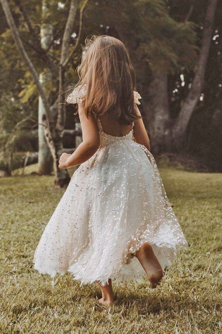 24 Country Flower Girl Dresses That Are Pretty | Wedding Dresses Guide Country Flower Girl Dresses, Girls In Dresses, Country Flower Girl, Country Flower Girls, Flower Girl Dresses Country, Flower Girl Outfits, Wedding Outfits For Women, Wedding Dresses For Kids, Wedding Dress Guide