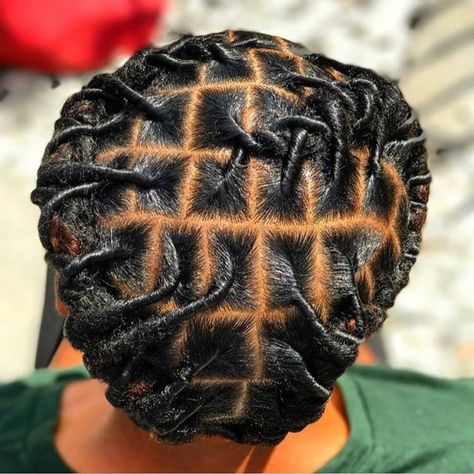 Clean ass crown! Dread Retwist, Short Dreadlocks Styles, Dreads Styles For Women, Short Locs, Dreadlock Hairstyles For Men, Beautiful Dreadlocks, Short Locs Hairstyles, Dreadlock Styles, Dreads Styles