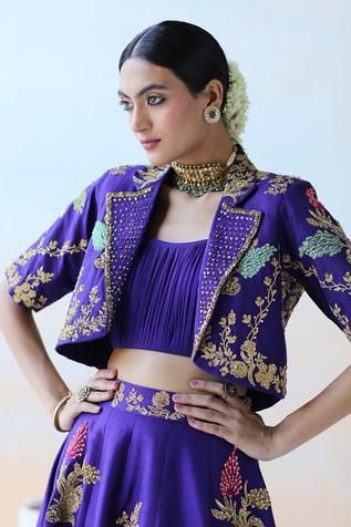 Silk Organza Blouse, Floral Thread Embroidery, Jacket Lehenga, Purple Lehenga, Purple Embroidery, Trendy Outfits Indian, Luxury Pret, Lehenga Designs Simple, Gaun Fashion