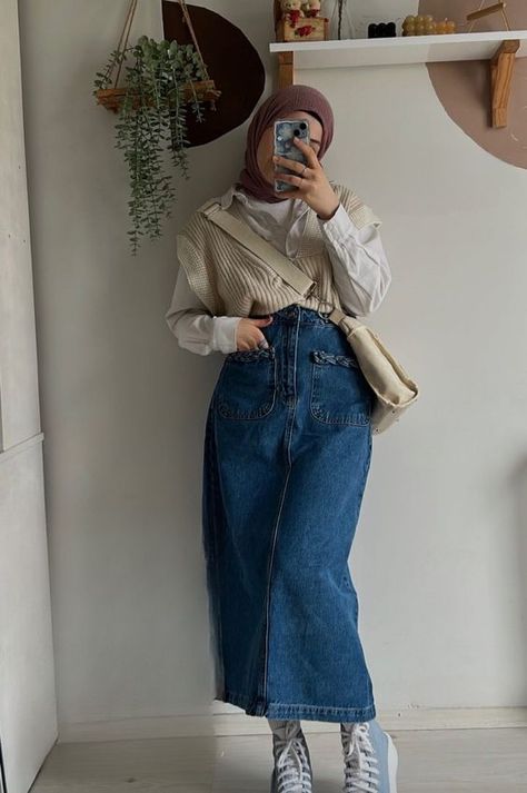 Denim Skirts For Women, Long Denim Skirts, Rok Outfit, Hijab Fashion Summer, Mode Ulzzang, Hijabista Fashion, Modest Casual Outfits, Stile Hijab, Modest Fashion Hijab