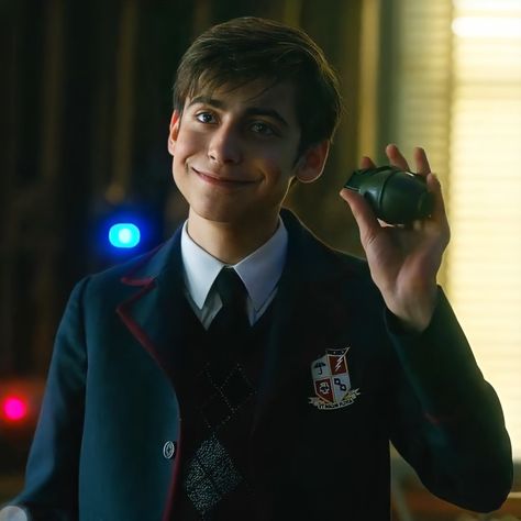 Five Hargreeves, Funny Umbrella, Best Umbrella, Man Icon, Aidan Gallagher, Perfect Boy, The Boy Is Mine, Number 5, Umbrella Academy