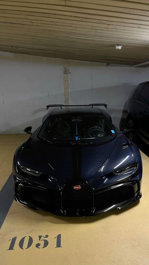 Buggati Chiron Wallpaper, Bugatti Aesthetic, Navy Blue Vibes, Bugatti Chiron Interior, Bugatti Chiron Aesthetic, Aesthetic Navy Blue, Bugatti Chiron Sport, Navy Car, Aesthetic Car Accessories