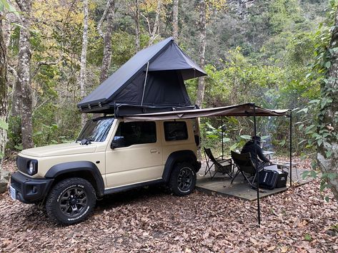 Suzuki Jimny Roof Tent, Jimny Suzuki Camping, Suzuki Jimny Beige, Suzuki Jimny Camping Setup, Suzuki Jimny Aesthetic, Suzuki Jimny Camping, Jimny Camping, Jimny Camper, Suzuki Jimmy