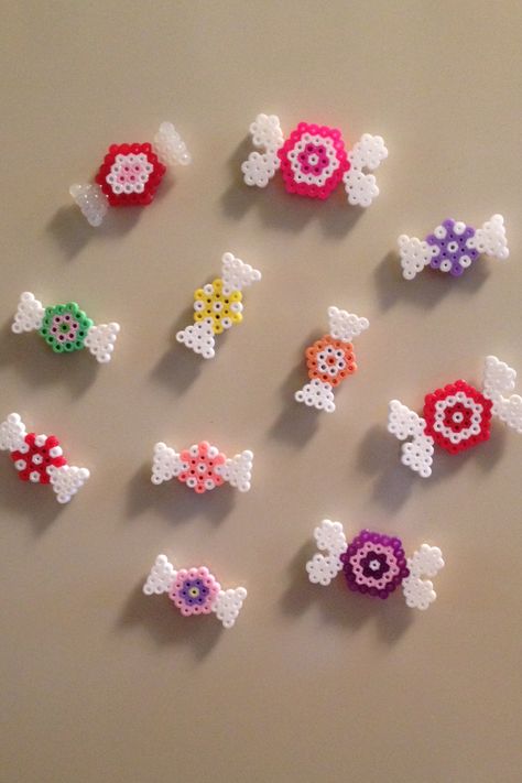 Perler beads, hama beads, bead sprites, nabbi fuse melty beads. Hexagonal candies, sweets, caramelos Perler Beads Ideas, Melt Beads Patterns, Hama Art, Hamma Beads Ideas, Easy Perler Bead Patterns, Melty Bead Patterns, Pearl Beads Pattern, Easy Perler Beads Ideas, Fuse Bead Patterns