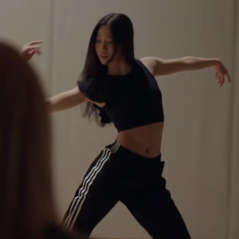 Kpop Dance Aesthetic, Kpop Trainee Aesthetic, Baile Aesthetic, Trainee Aesthetic, Korean Taekwondo, Kpop Trainee, Aesthetic Hip Hop, Dance Motivation, Kazuha Lesserafim