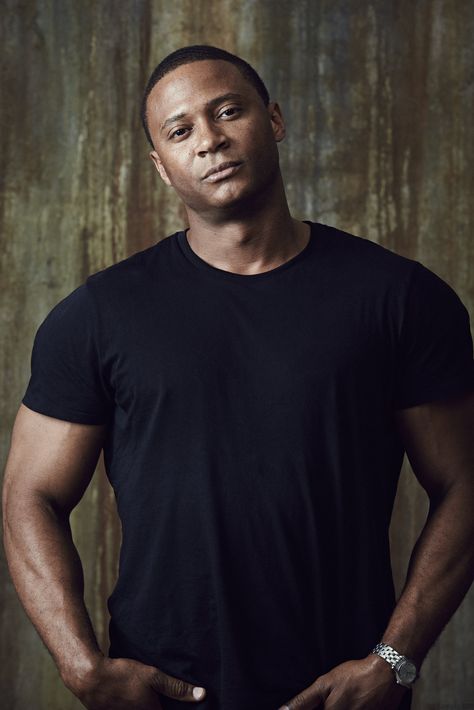 Arrow - Season 2 Promo Susanna Thompson, John Diggle, David Ramsey, Arrow Cast, Katie Cassidy, Black Actors, Oliver Queen, Black Celebrities, Famous Men