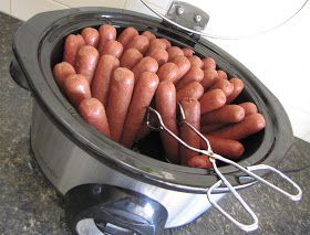 Hot Dogs For A Crowd, Bowtique Party, Sandwich Vegetarian, Football Party Foods, Hot Dog Bar, Carnival Food, Football Party Food, Backyard Cookout, Cooking For A Crowd