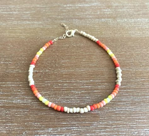 Boho Seed Bead Bracelet, Seed Bead Summer Bracelets, Bracelet Idea Seed Beads, Diy Bead Anklet, Summer Bracelet Ideas Seed Beads, Summer Beaded Anklets, Seed Glass Bead Bracelet, Sunset Beaded Bracelet, Cute Summer Beaded Bracelets