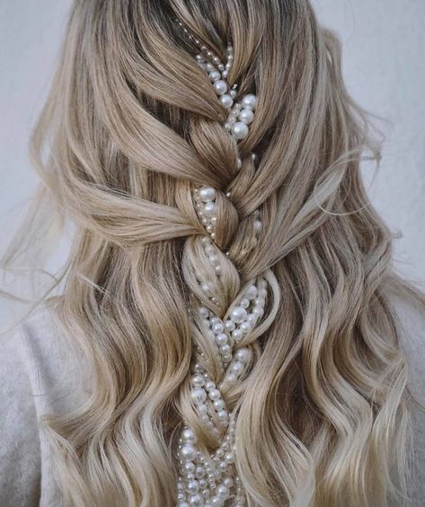 Ivory Promise on Instagram: “Pretty pearly hair inspo! 💛 . #pearls #weddinghair #bridalhair #hairinspo #weddinginspiration #weddingplanner #engaged #bridestyle…” Cute Guy, Seamless Hair Extensions, Stunning Hairstyles, Shorter Hair, Cute Braided Hairstyles, Best Feeling, Hairstyles Wedding, Cool Braids, Boho Braids