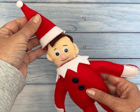 Sew your own adorable Christmas elf doll! Elf Sewing Pattern, Santa Chimney, Christmas Sewing Patterns, Diy Christmas Trees, Christmas Cards Diy, Christmas Elf Doll, Christmas Sewing Projects, Needle Felted Christmas, Felt Crafts Christmas