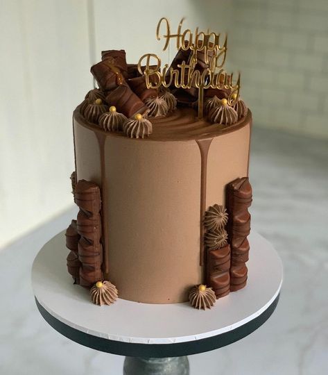 Bueno Cake, Cursed Cakes, Pastry Chocolate, Chocolate Cake Designs, Birthday Cake Decorating Ideas, Chocolate Drip Cake, Unique Birthday Cakes, Simple Cake Designs, Chocolate Cake Decoration