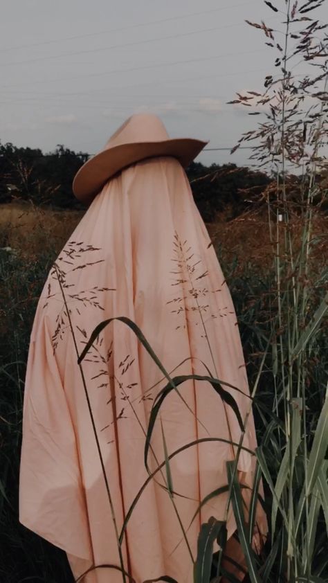 Ghost Photoshoot, Sheet Ghost, Halloween Costume Idea, Ghost Costume, Pink Bedding, Cowboy Hat, Halloween Costume, Ghost, Cowboy