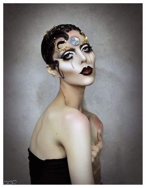 Circus Makeup, Make Up Inspiration, Avant Garde Makeup, Theatrical Makeup, Drag Makeup, Star Makeup, Halloween Series, Clown Makeup, Fantasy Makeup